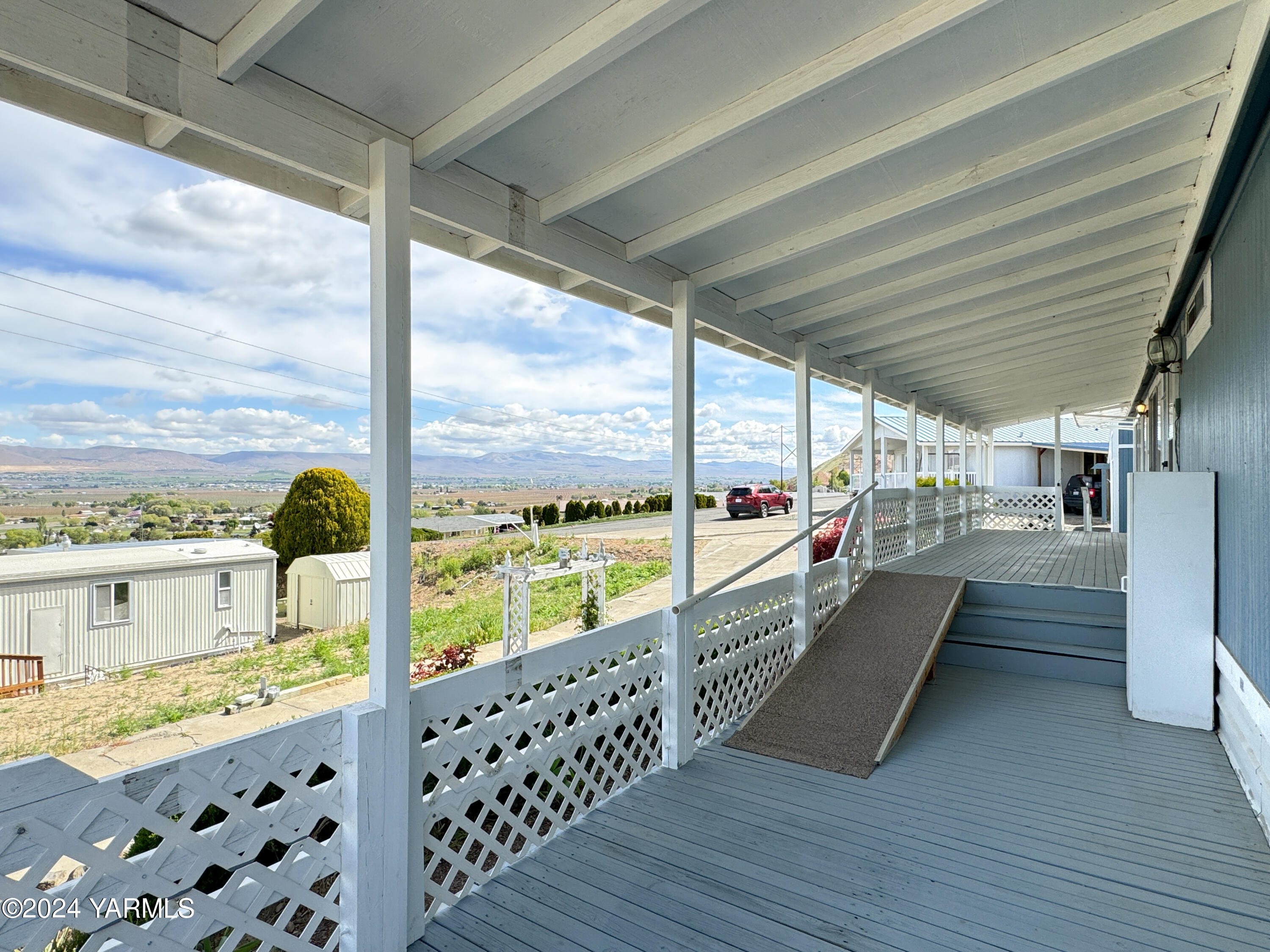 300 Alps Road, Unit 1023 Moxee, WA 98936 - Photo 4 of 25 a view of railway station with sitting area