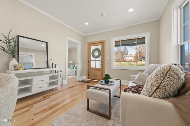 $289,000 | 319 West Chilhowie Avenue, Johnson City, TN 37604