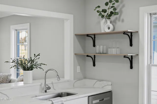 $289,000 | 319 West Chilhowie Avenue, Johnson City, TN 37604