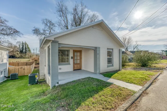 $289,000 | 319 West Chilhowie Avenue, Johnson City, TN 37604