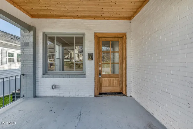 $289,000 | 319 West Chilhowie Avenue, Johnson City, TN 37604