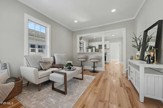 $289,000 | 319 West Chilhowie Avenue, Johnson City, TN 37604