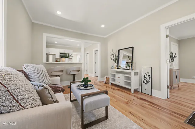 $289,000 | 319 West Chilhowie Avenue, Johnson City, TN 37604