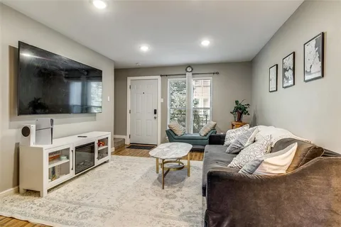 $1,495 | 4020 Holland Avenue, Unit 203, Dallas, TX 75219