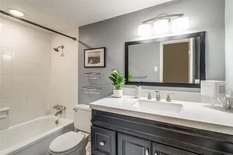 $1,495 | 4020 Holland Avenue, Unit 203, Dallas, TX 75219