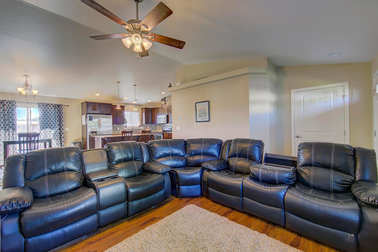 124 Dianne Way Eagle Point, OR 97524 - Photo 4 of 26 Great Room