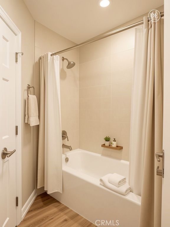 1 Yellow Brick Road Rancho Palos Verdes, CA 90275 - Photo 38 of 67 Jack & Jill Tub-Shower Virtually Enhanced