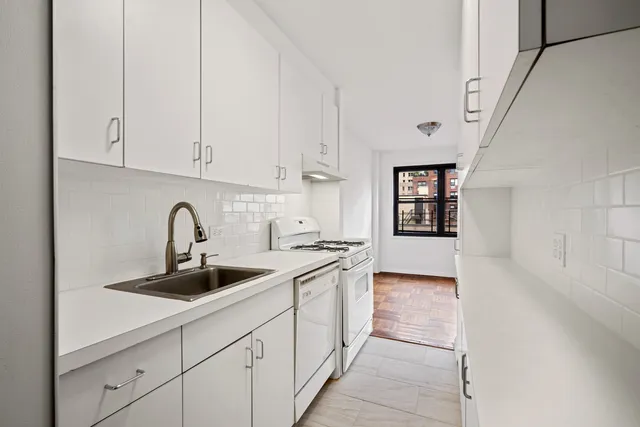 $4,750 | 347 East 53rd Street, Unit 7D | Sutton Place