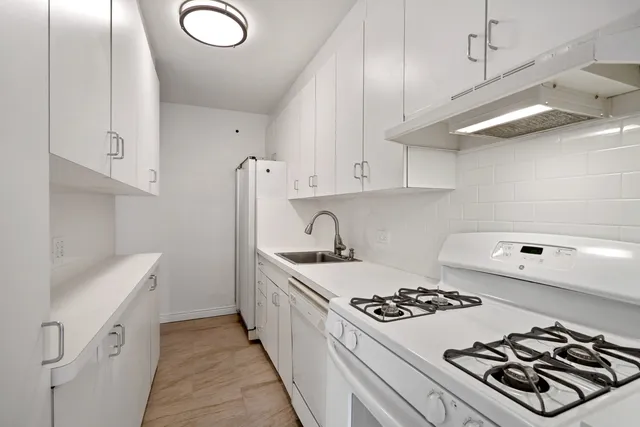 $4,750 | 347 East 53rd Street, Unit 7D | Sutton Place