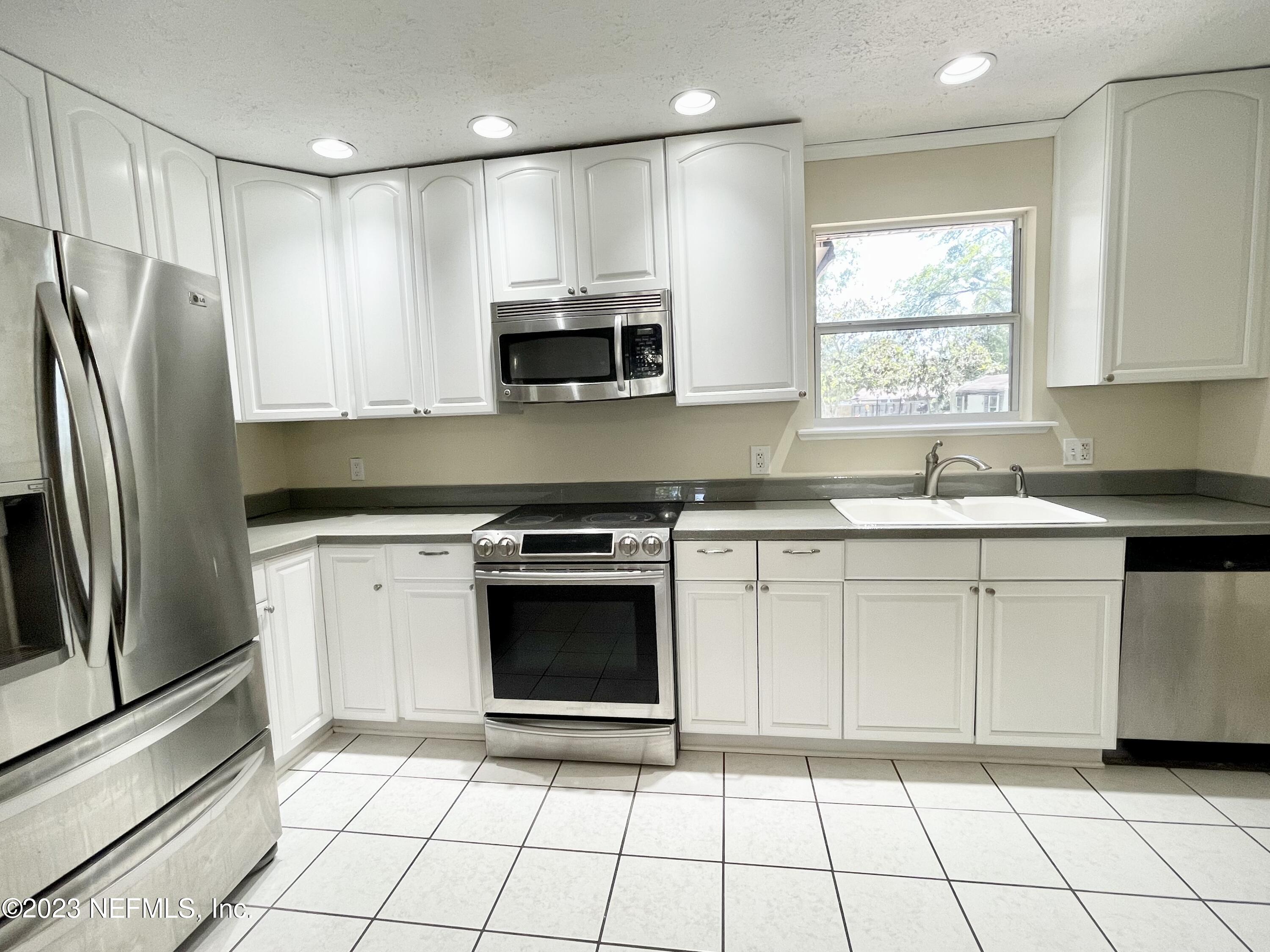8250 Collins Road Jacksonville, FL 32244 - Photo 9 of 43 Kitchen