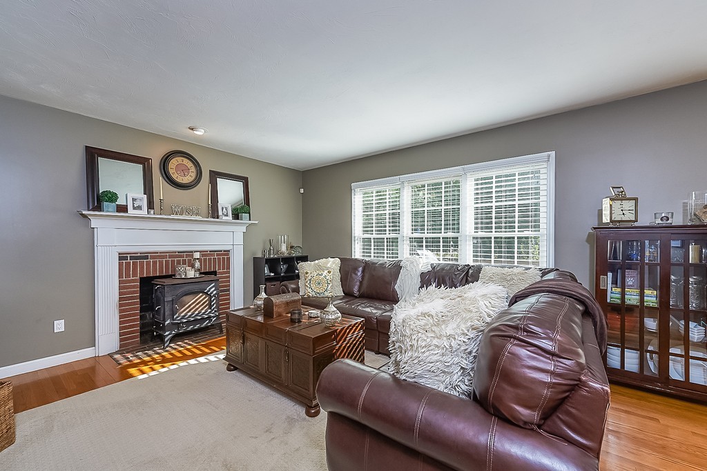 175 Samuel Drive Northbridge, MA 01588 - Photo 5 of 29 Gallery Image 5