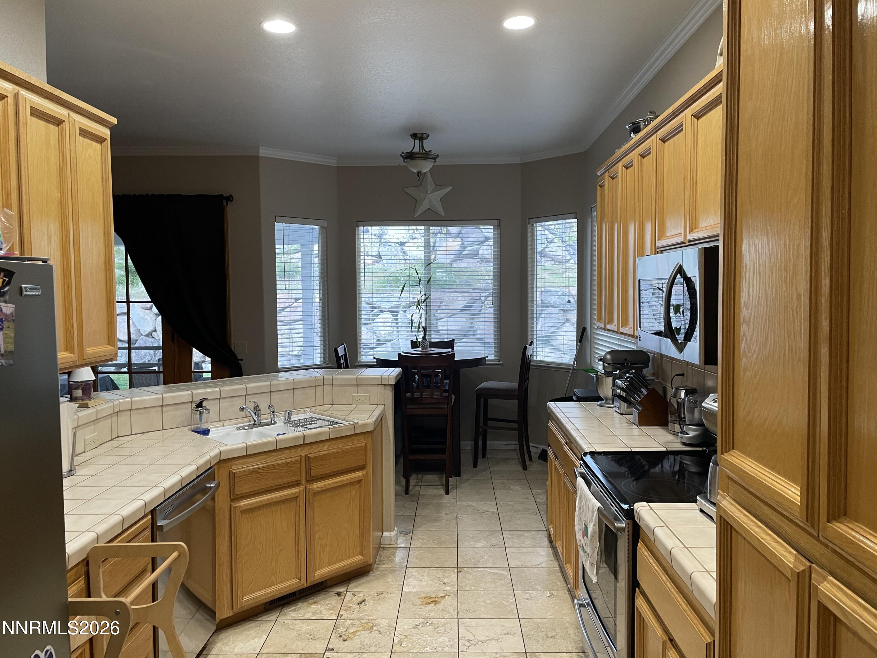 971 University Place Reno, NV 89512 - Photo 5 of 14 Kitchen