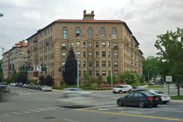 $3,400 | 14 North Chatsworth Avenue, Unit 2B, Larchmont, NY 10538