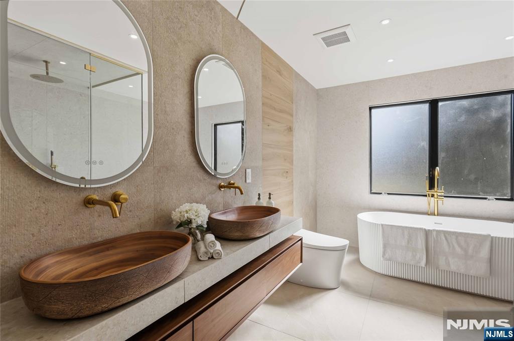 589 Piermont Road Demarest, NJ 07627 - Photo 4 of 41 Gallery Image 4