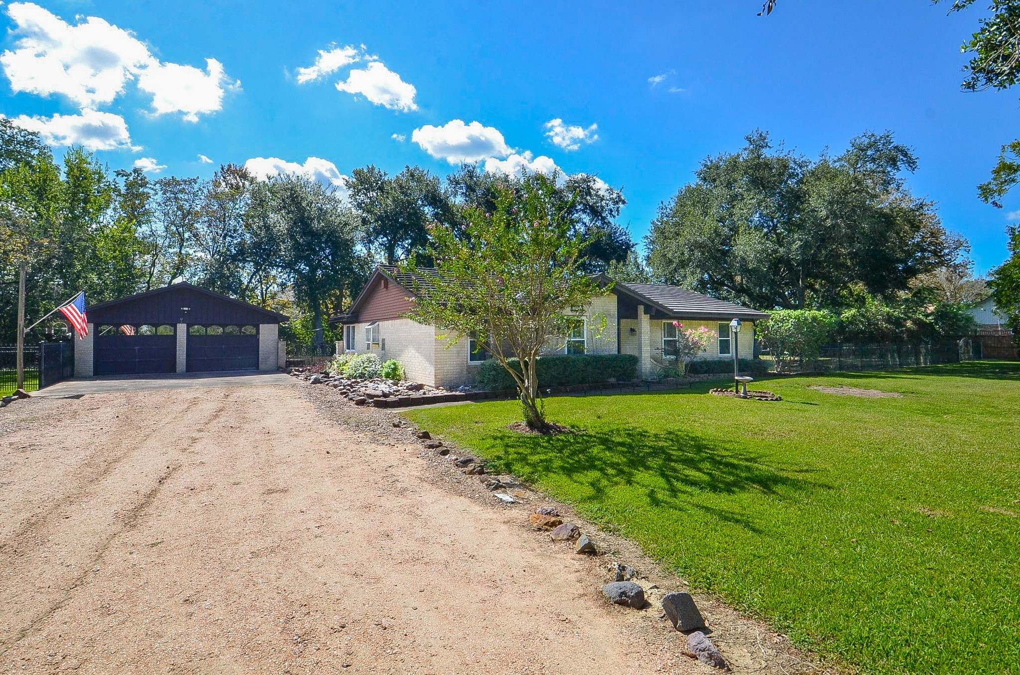 3207 Hamm Road Pearland, TX 77581 - Photo 2 of 33 Gallery Image 2