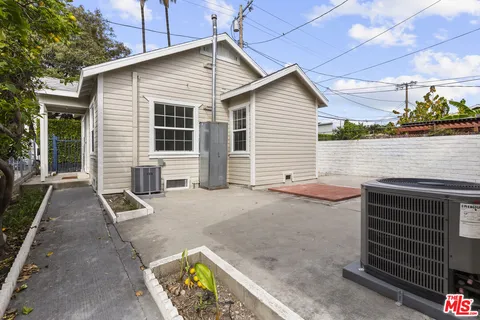 $2,250 | 135 1/2 South Dillon Street, Unit 1/2, Los Angeles, CA 90057