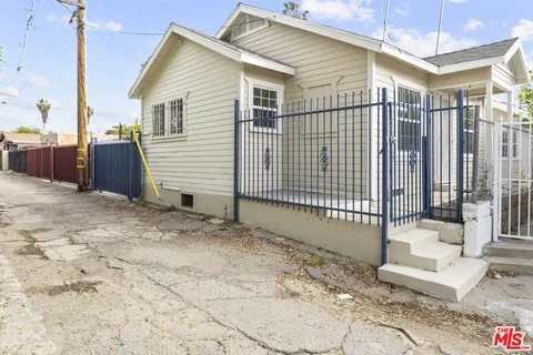 $2,250 | 135 1/2 South Dillon Street, Unit 1/2, Los Angeles, CA 90057