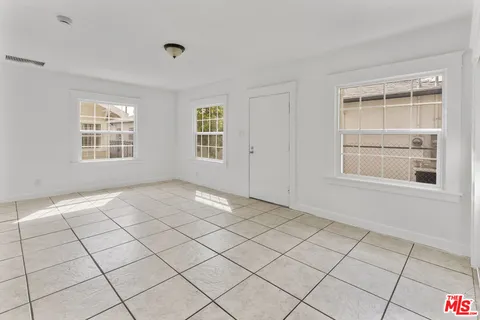 $2,250 | 135 1/2 South Dillon Street, Unit 1/2, Los Angeles, CA 90057