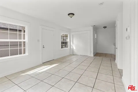$2,250 | 135 1/2 South Dillon Street, Unit 1/2, Los Angeles, CA 90057