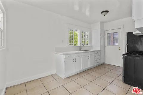 $2,250 | 135 1/2 South Dillon Street, Unit 1/2, Los Angeles, CA 90057