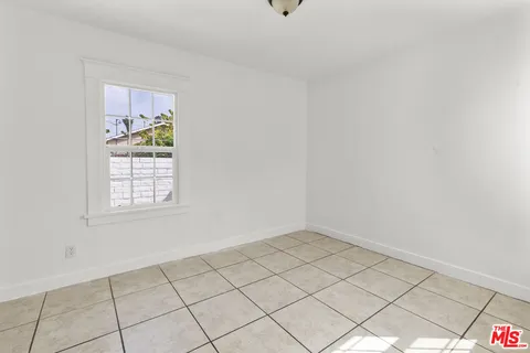 $2,250 | 135 1/2 South Dillon Street, Unit 1/2, Los Angeles, CA 90057