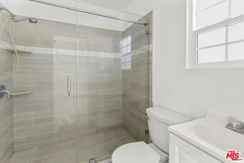 $2,250 | 135 1/2 South Dillon Street, Unit 1/2, Los Angeles, CA 90057
