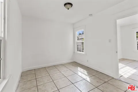 $2,250 | 135 1/2 South Dillon Street, Unit 1/2, Los Angeles, CA 90057