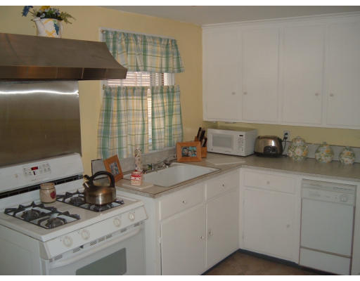 28 Hardwick Road Quincy, MA 02169 - Photo 3 of 8 Gallery Image 3