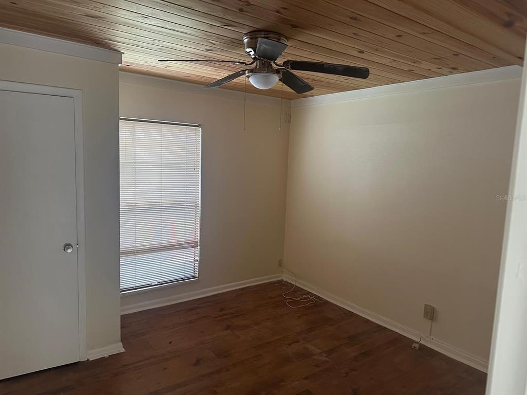 212 North Chestnut Road Lakeland, FL 33815 - Photo 3 of 15