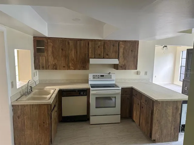 $2,500 | 212 North Chestnut Road, Lakeland, FL 33815