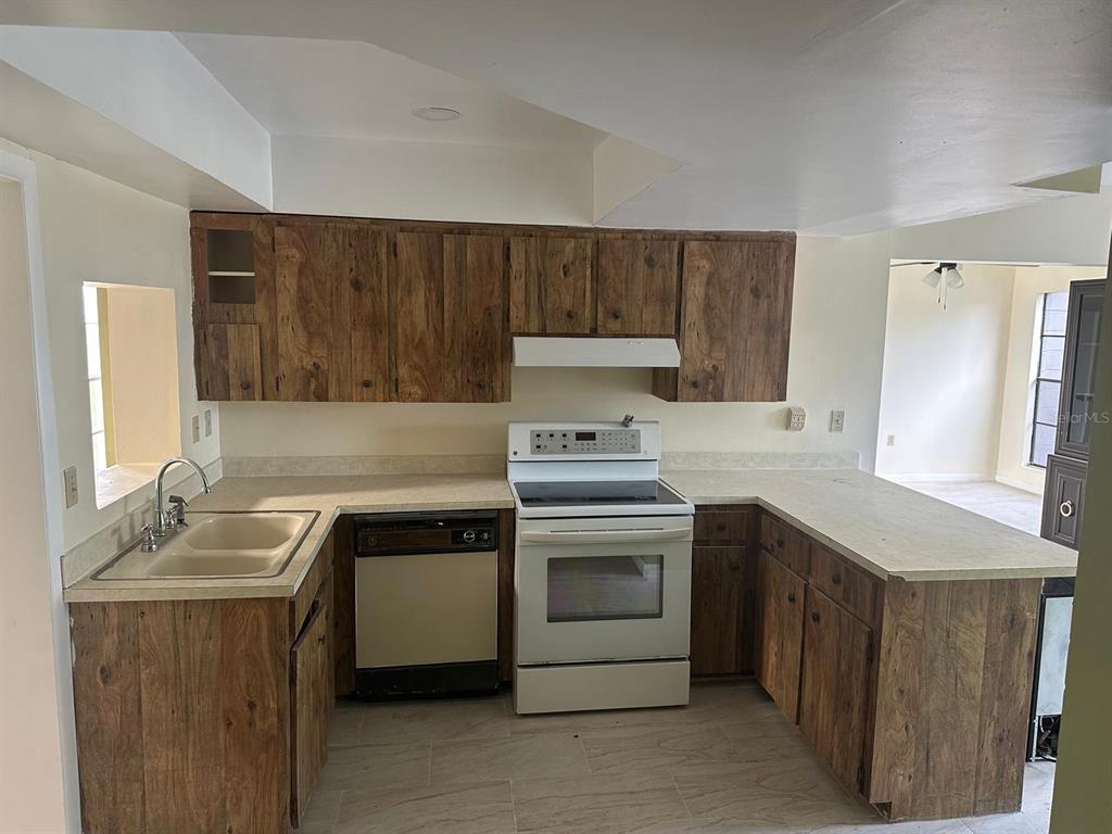 212 North Chestnut Road Lakeland, FL 33815 - Photo 4 of 15