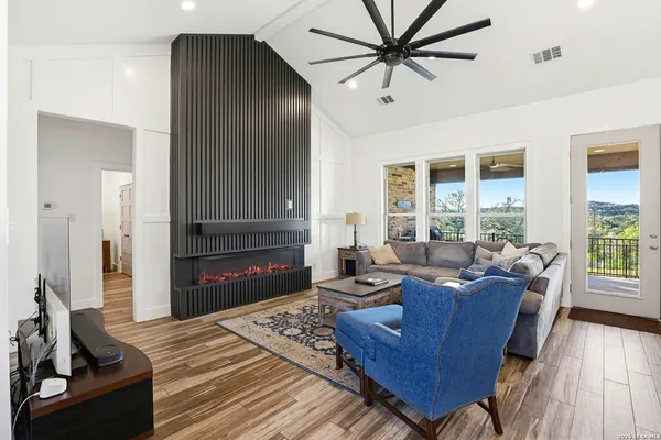 $699,000 | 827 County Road 2801 East, Mico, TX 78056