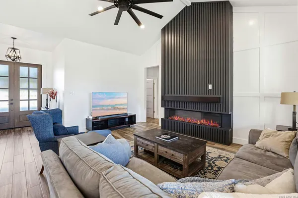 $699,000 | 827 County Road 2801 East, Mico, TX 78056