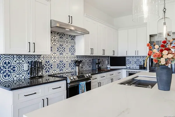 $699,000 | 827 County Road 2801 East, Mico, TX 78056