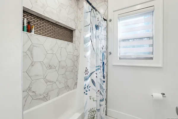 $699,000 | 827 County Road 2801 East, Mico, TX 78056