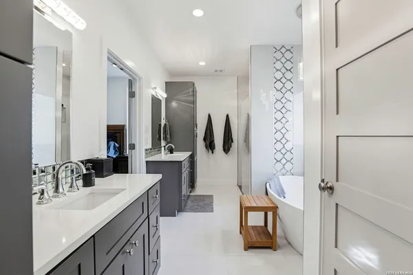 $699,000 | 827 County Road 2801 East, Mico, TX 78056