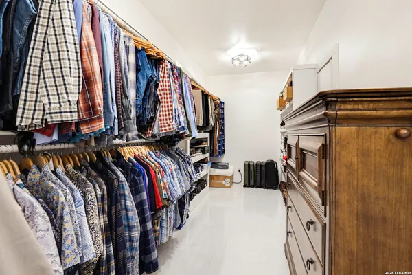 $699,000 | 827 County Road 2801 East, Mico, TX 78056