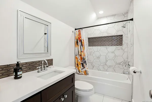 $699,000 | 827 County Road 2801 East, Mico, TX 78056