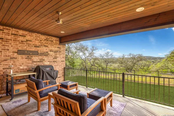 $699,000 | 827 County Road 2801 East, Mico, TX 78056