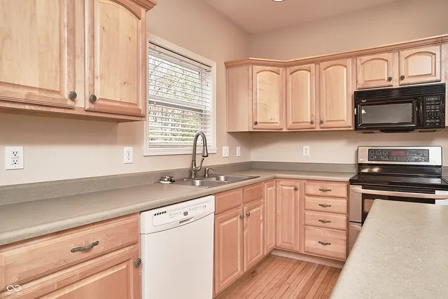 $2,900 | 11202 Timberview Drive, Fishers, IN 46037