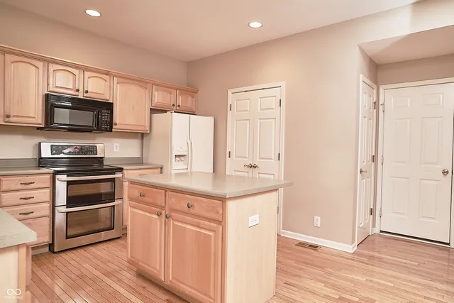 $2,900 | 11202 Timberview Drive, Fishers, IN 46037