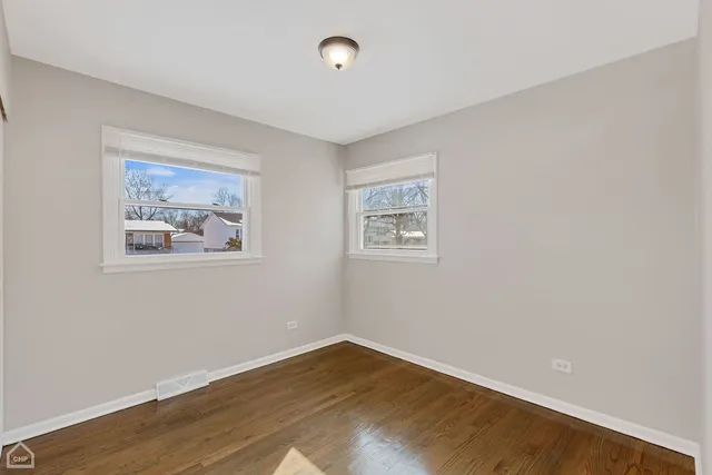 $232,500 | 15666 Woodlawn E Avenue, South Holland, IL 60473