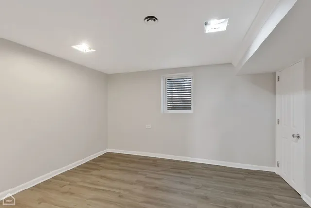 $232,500 | 15666 Woodlawn E Avenue, South Holland, IL 60473