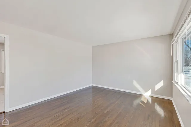 $232,500 | 15666 Woodlawn E Avenue, South Holland, IL 60473