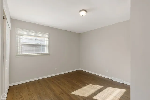 $232,500 | 15666 Woodlawn E Avenue, South Holland, IL 60473