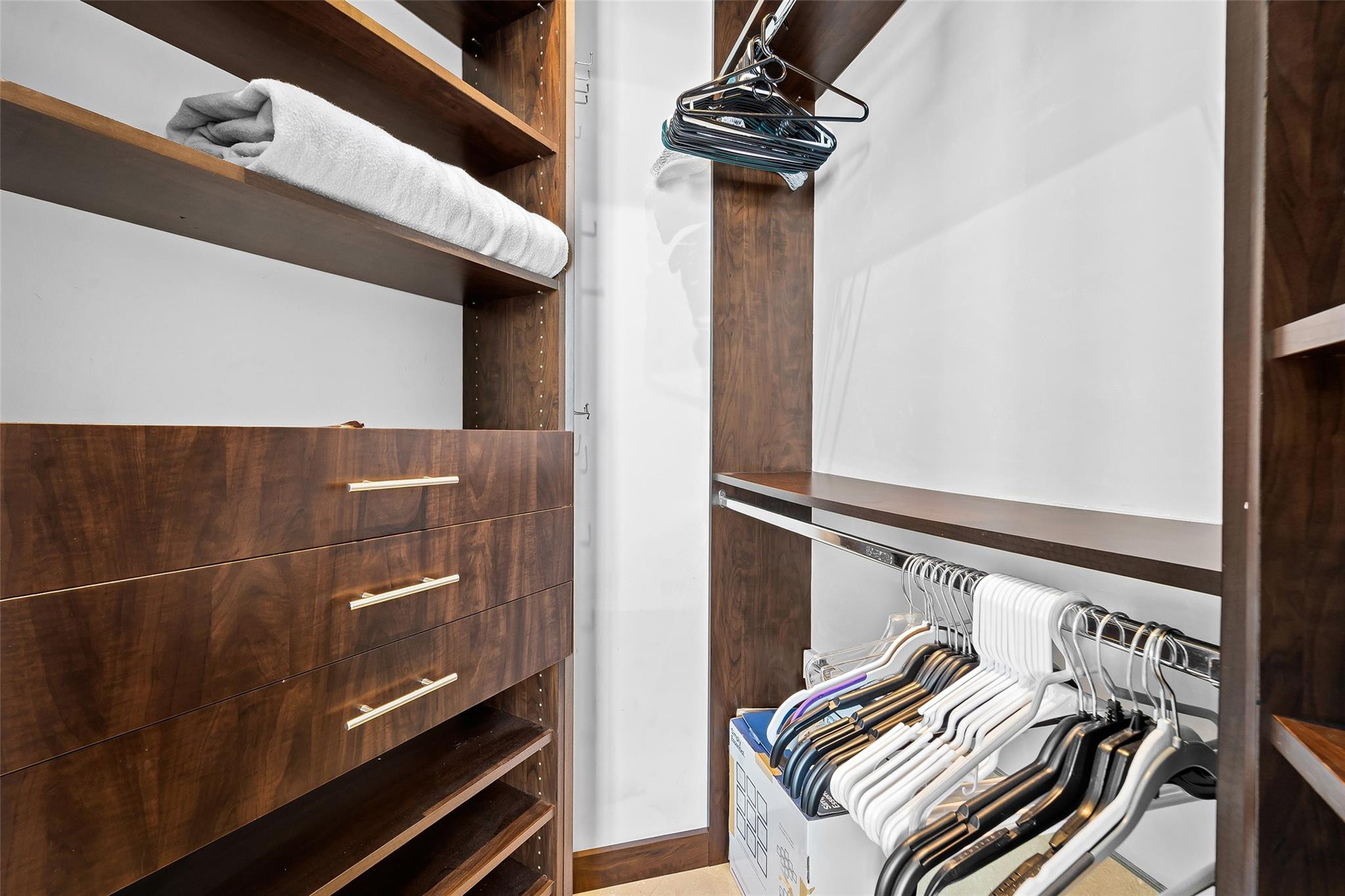 185 Southwest 7th Street, Unit 4403 Miami, FL 33130 - Photo 23 of 24 Guest Suite closet organization