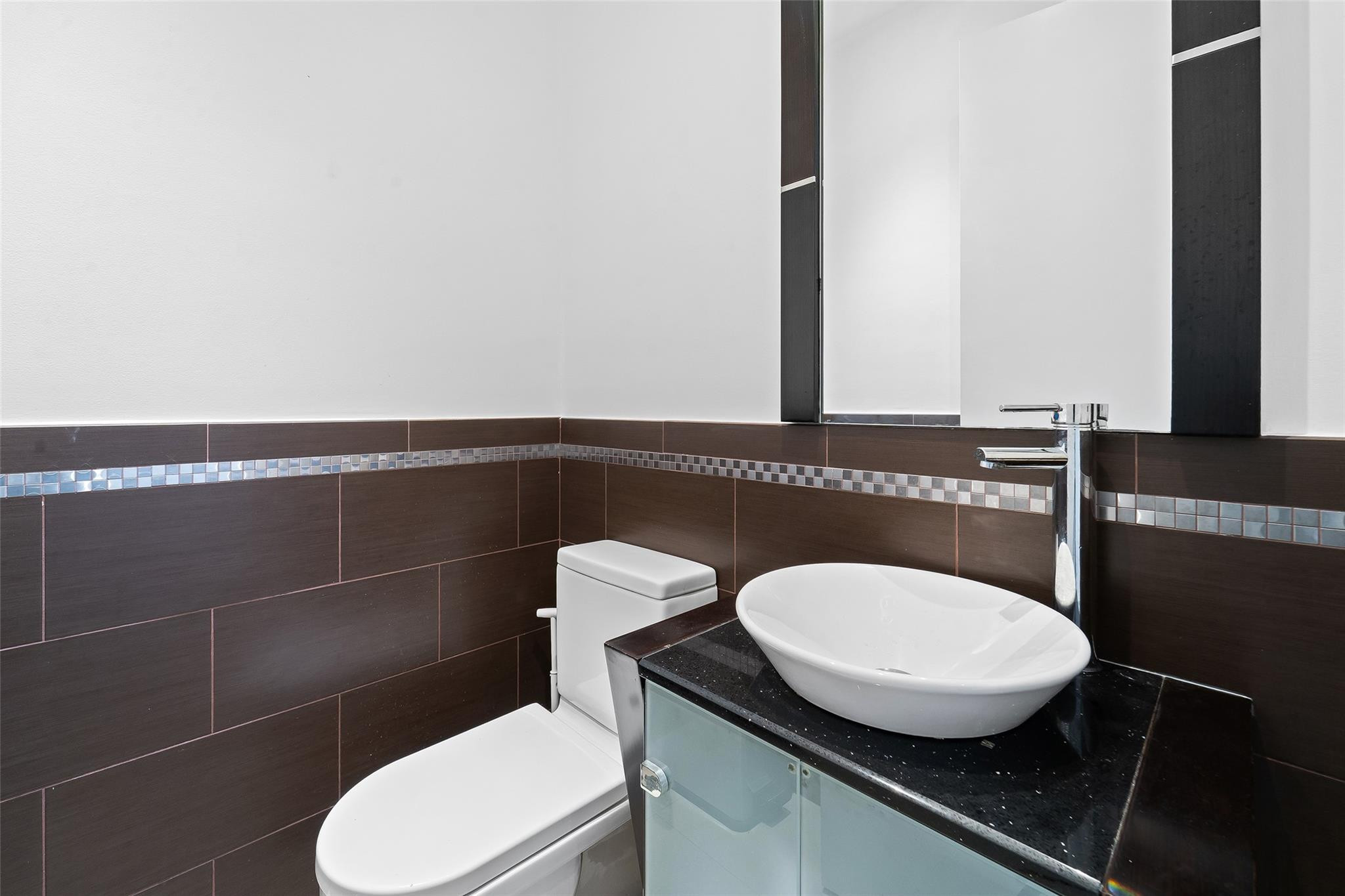 185 Southwest 7th Street, Unit 4403 Miami, FL 33130 - Photo 24 of 24 Powder Bath located in entryway