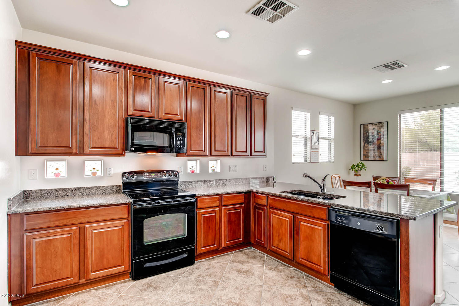 5403 West Red Bird Road Phoenix, AZ 85083 - Photo 9 of 32 5403 W Red Bird Rd Phoenix AZ-large-010-