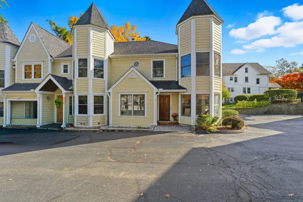 $695,000 | 59 Prospect Street, Unit C, Ridgefield, CT 06877