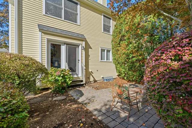 $729,000 | 59 Prospect Street, Unit C, Ridgefield, CT 06877